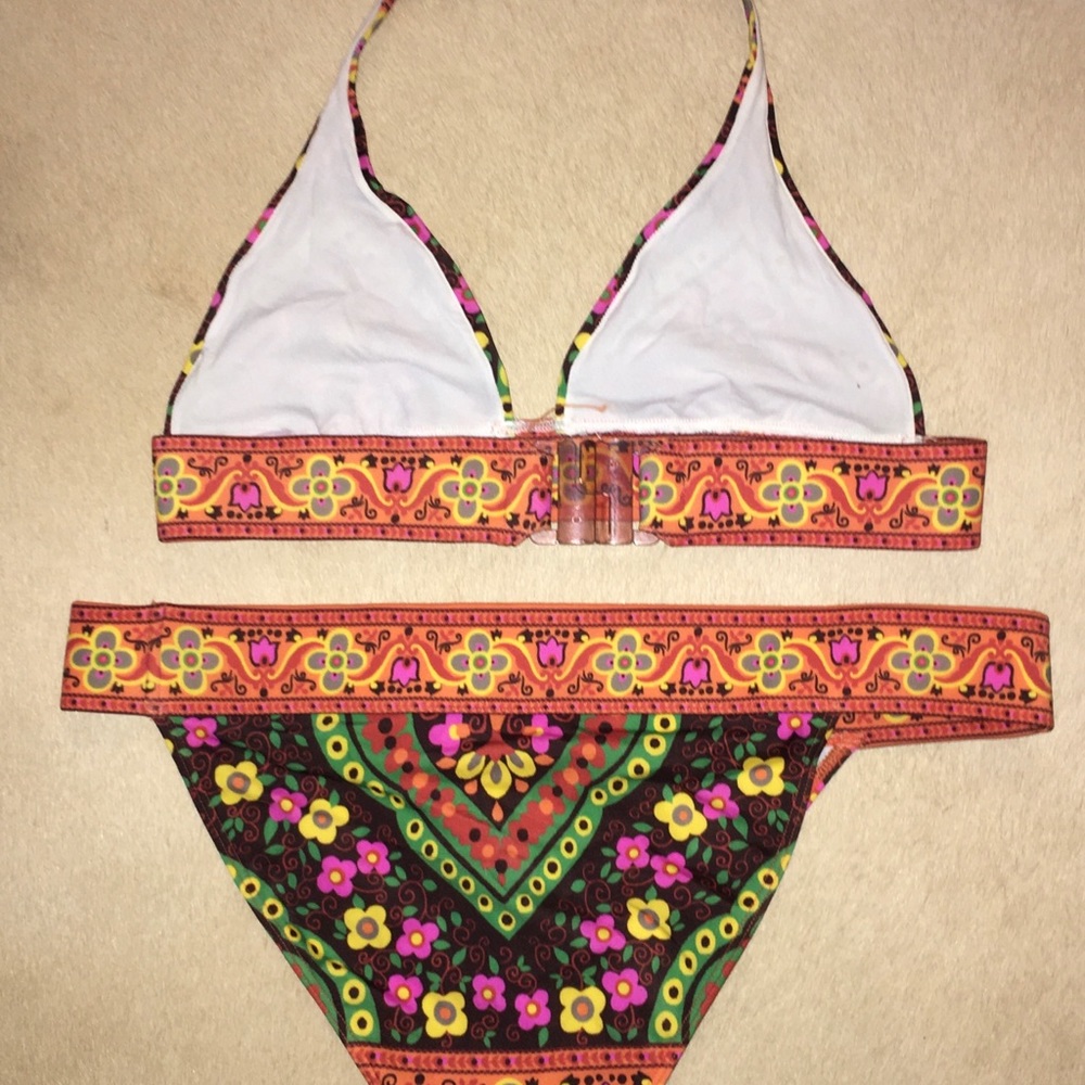 Bikini - Picture 2 of 4
